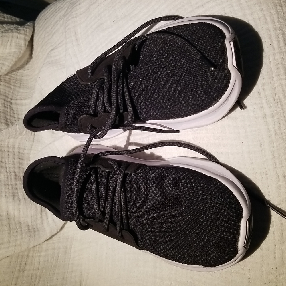 Vessi tennis shoes worn a few times only.